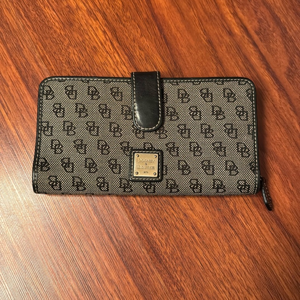 Dooney and Bourke wallet